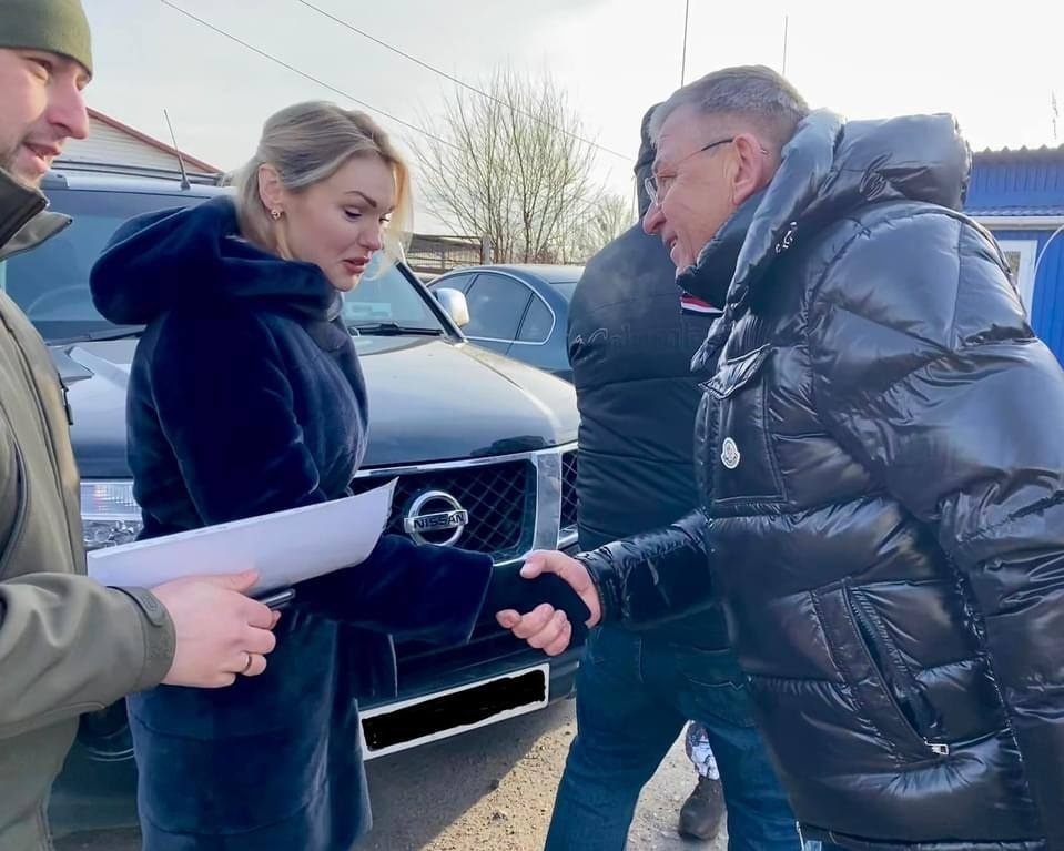 Військовим передали автомобіль