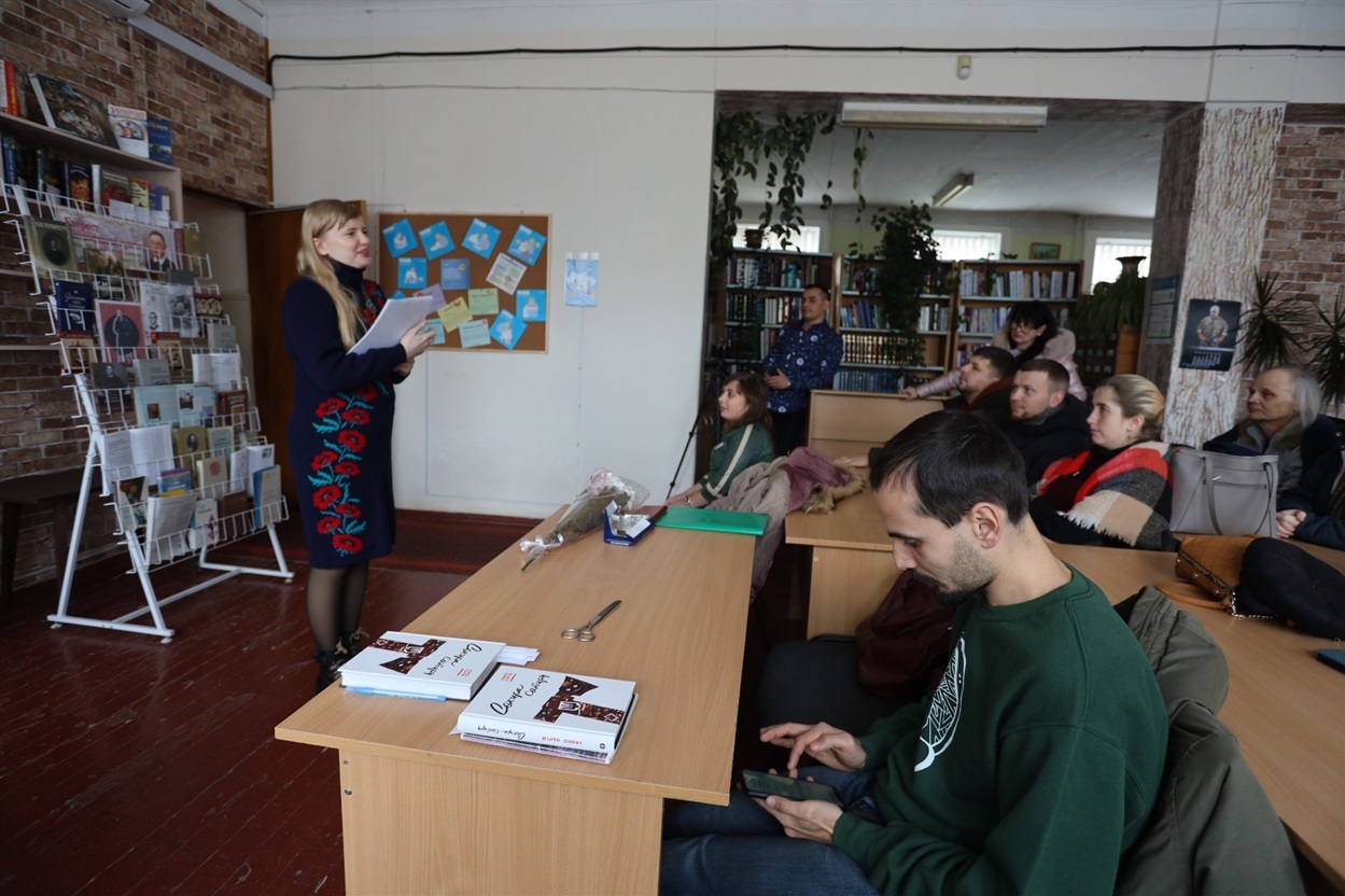 Дарина Метельницька читає власні вірші