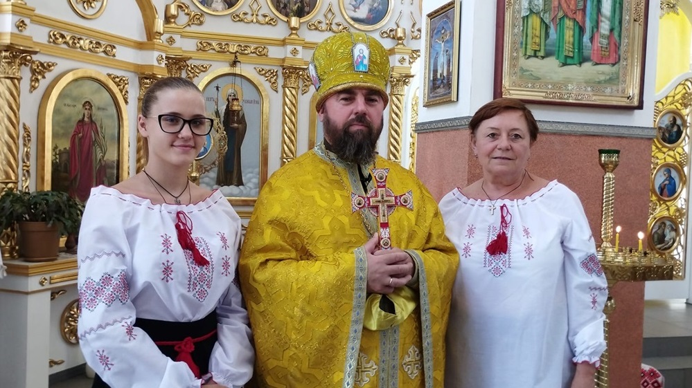 Протоієрей Михайло Шевчук з вірянами