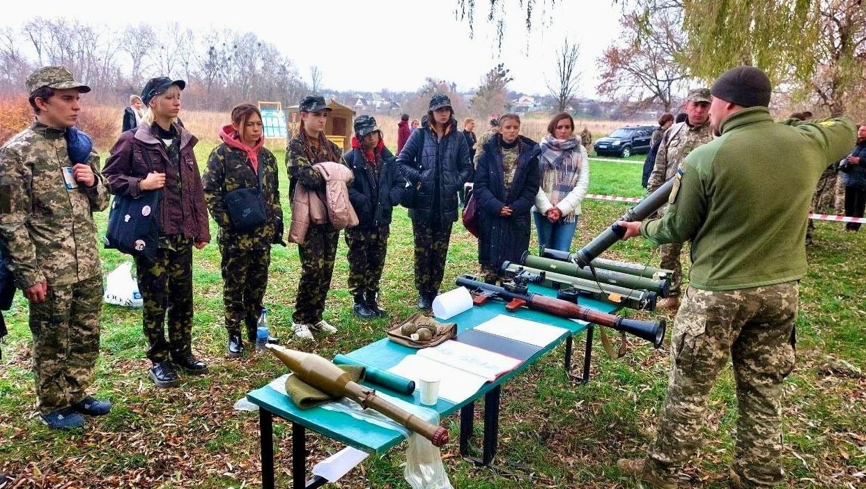 Військовий вишкіл для старшокласників міста та району.