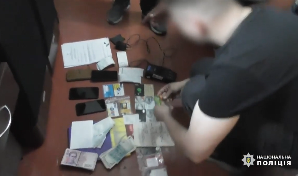 Поліція під час обшуку знайшла докази діяльності шахраїв