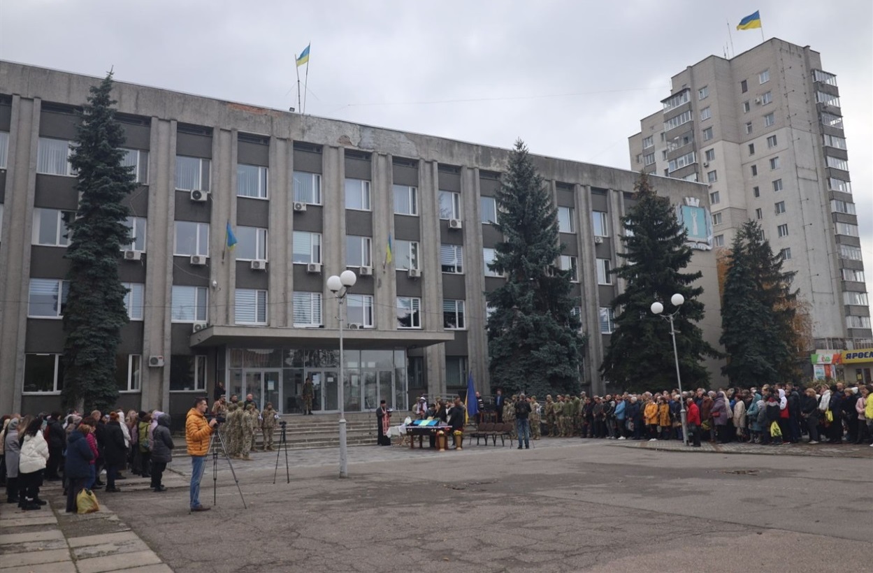 Громада Сміли провела в останню путь воїна Ігоря Савицького