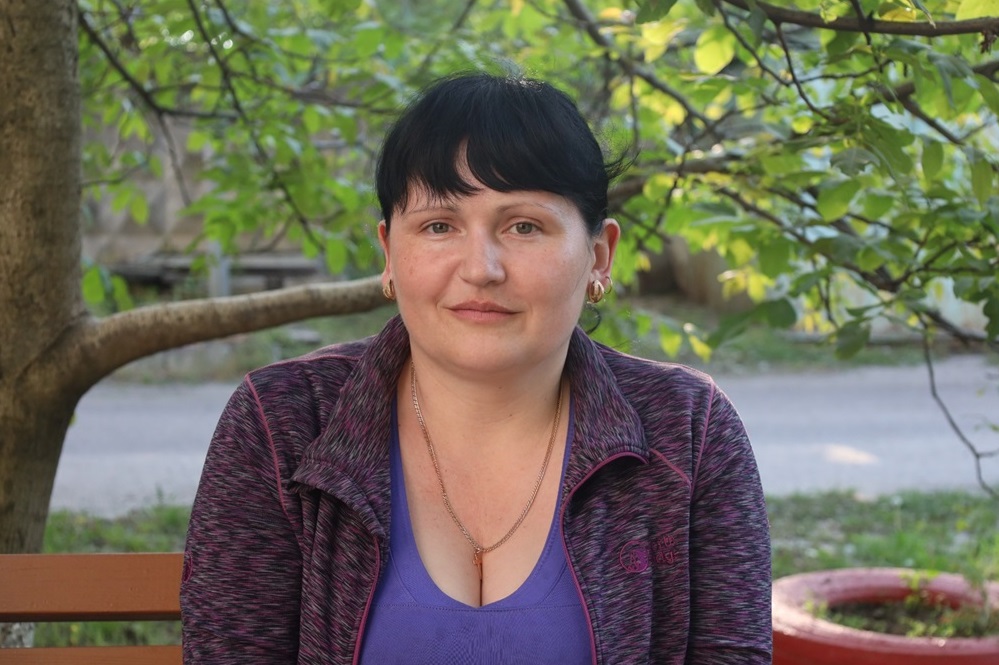 Алла на дитячій площадці