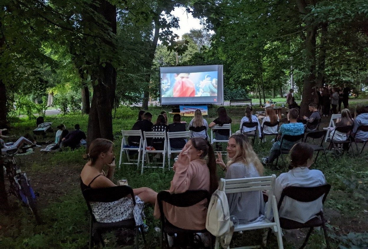 В парку під відкритим небом показали фільм "Чорний ворон"