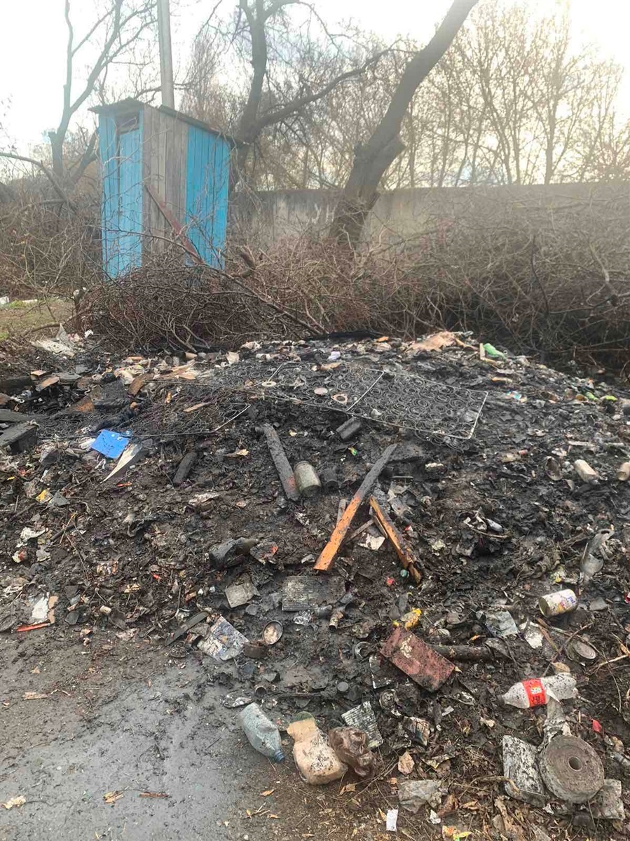 Пожежею знищено сміття на площі 9 кв.м.