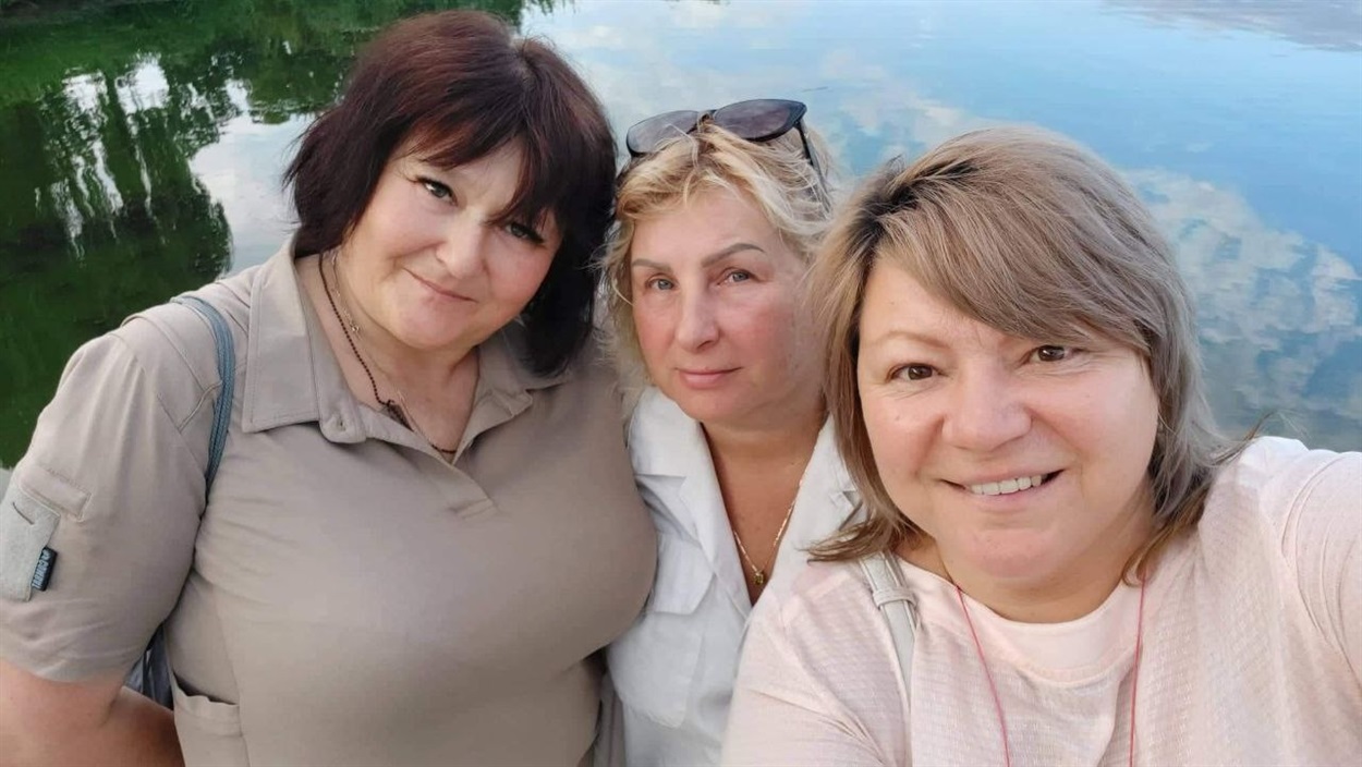 Олена Антіпова з подругами