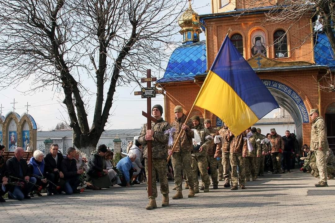 Сміляни проводять Героя схиливши голови