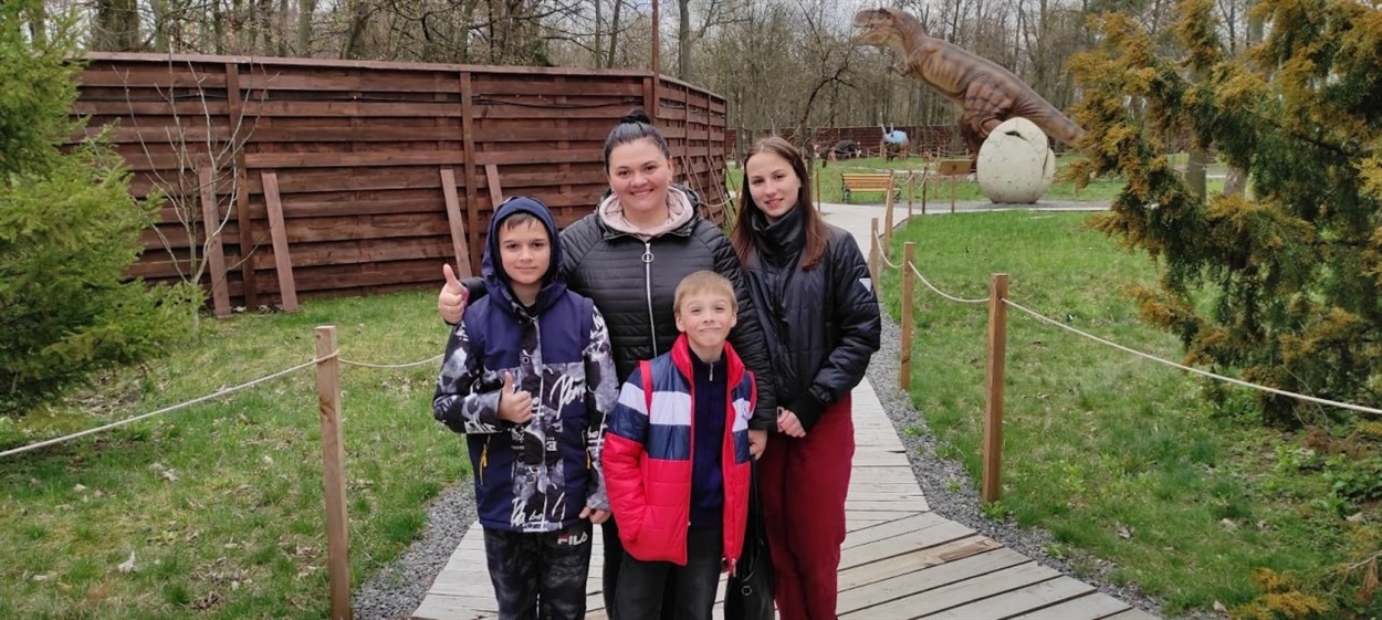 Наталії з синами та племінницею