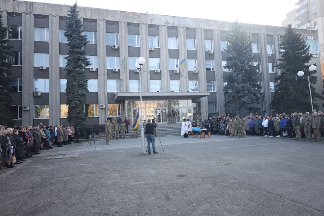 Громада Сміли провела в останню путь воїна Ігоря Сіленка