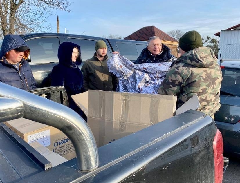 Військовим передали автомобіль