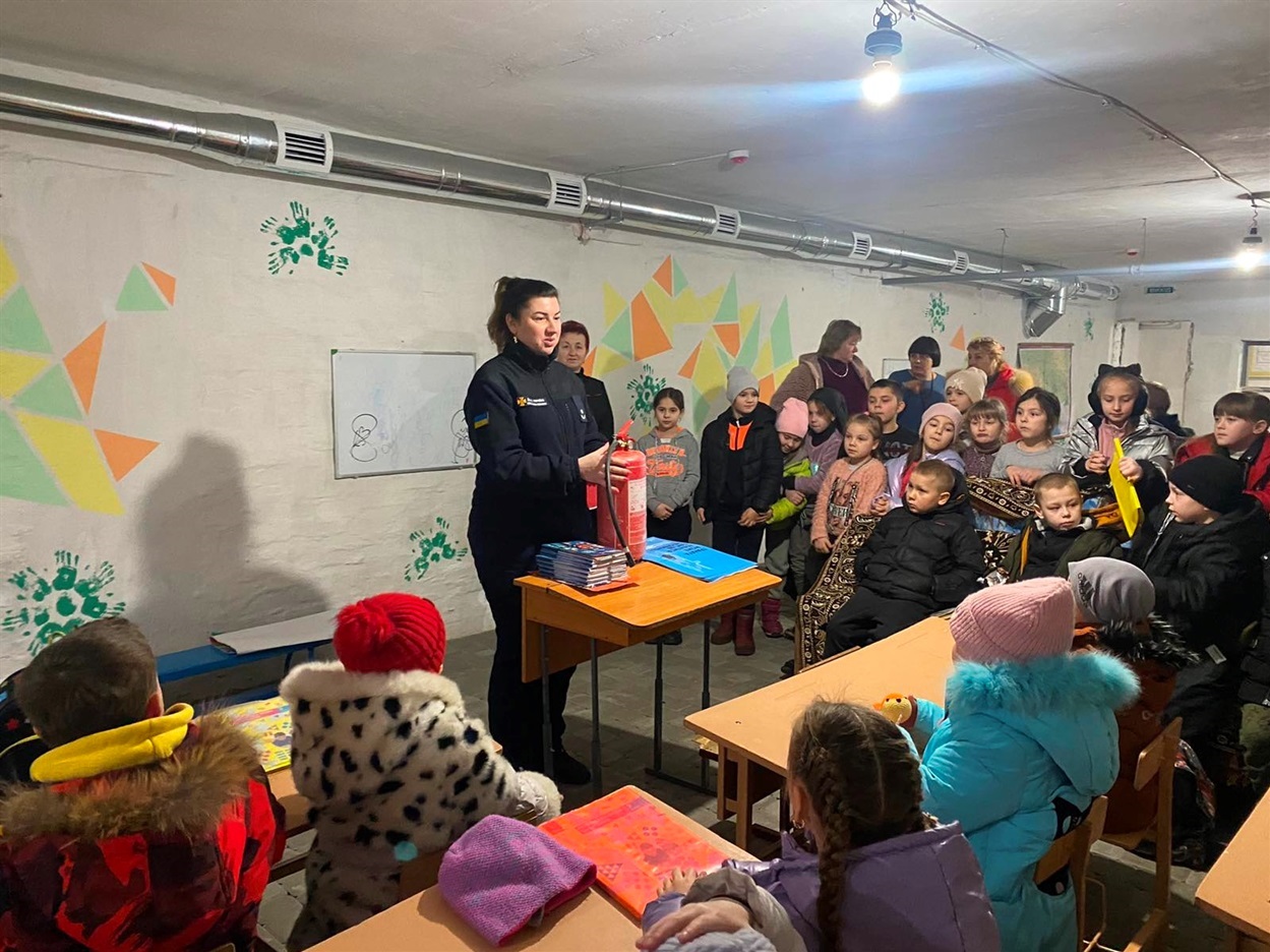 "Єдиний урок безпеки" для третьокласників провели в укритті