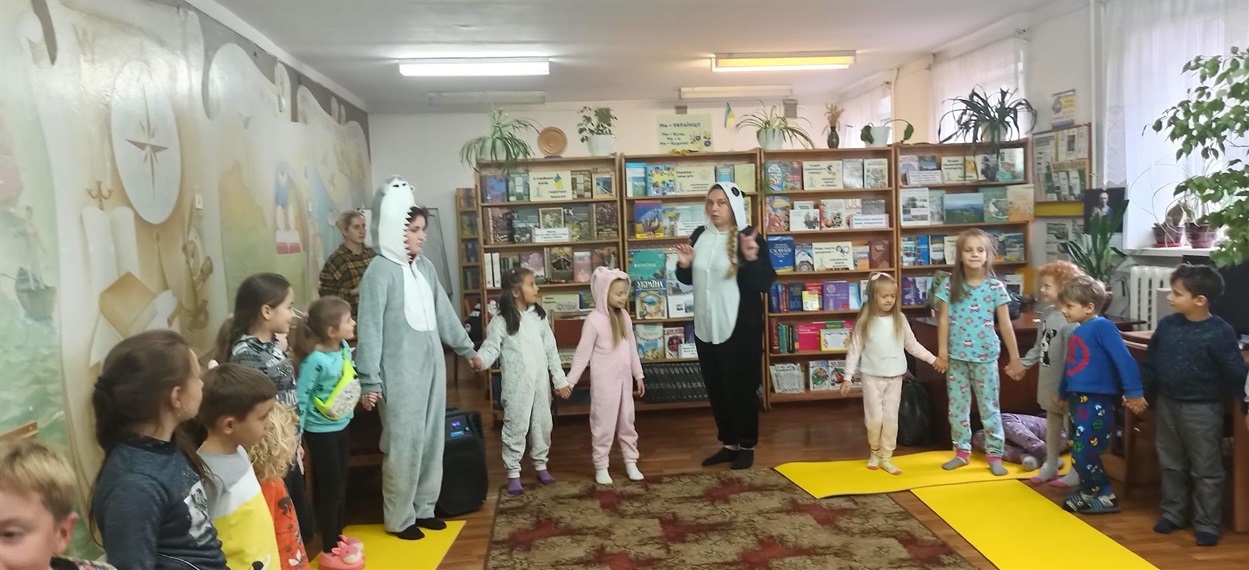 Hозважали дітей аніматори «Happy Land» Надія Мачулка та Софія Лихолай
