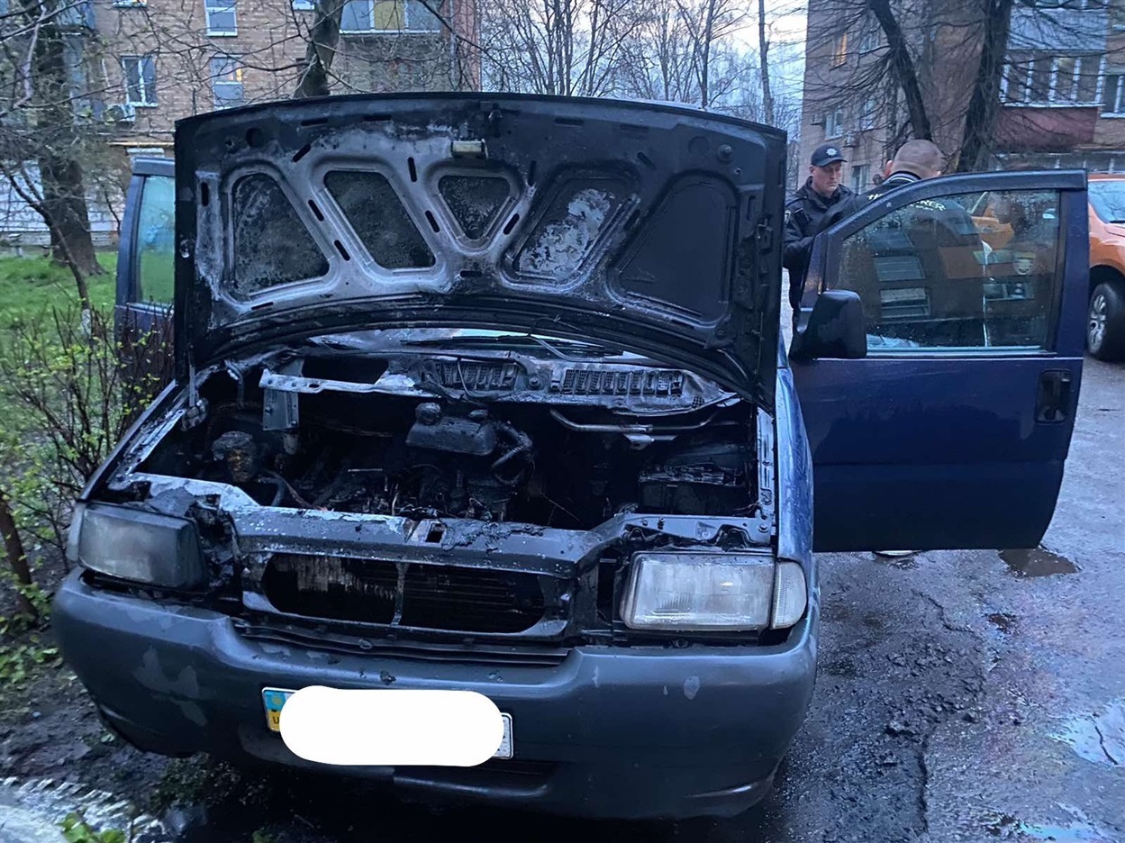 8 квітня під час стоянкипо вулиці Соборній загорівся автомобіль Fiat Skudo 2000 р.в.
